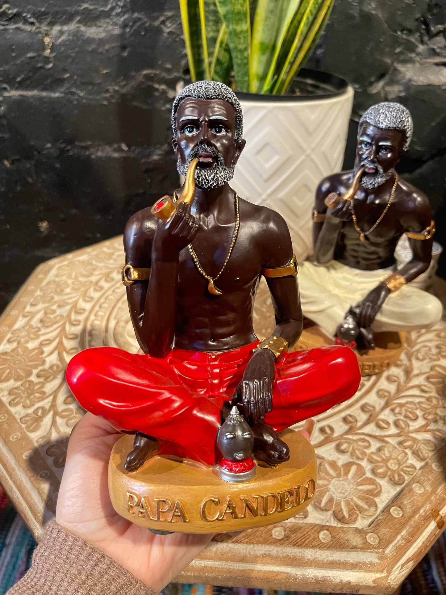 Papa Candelo Statue